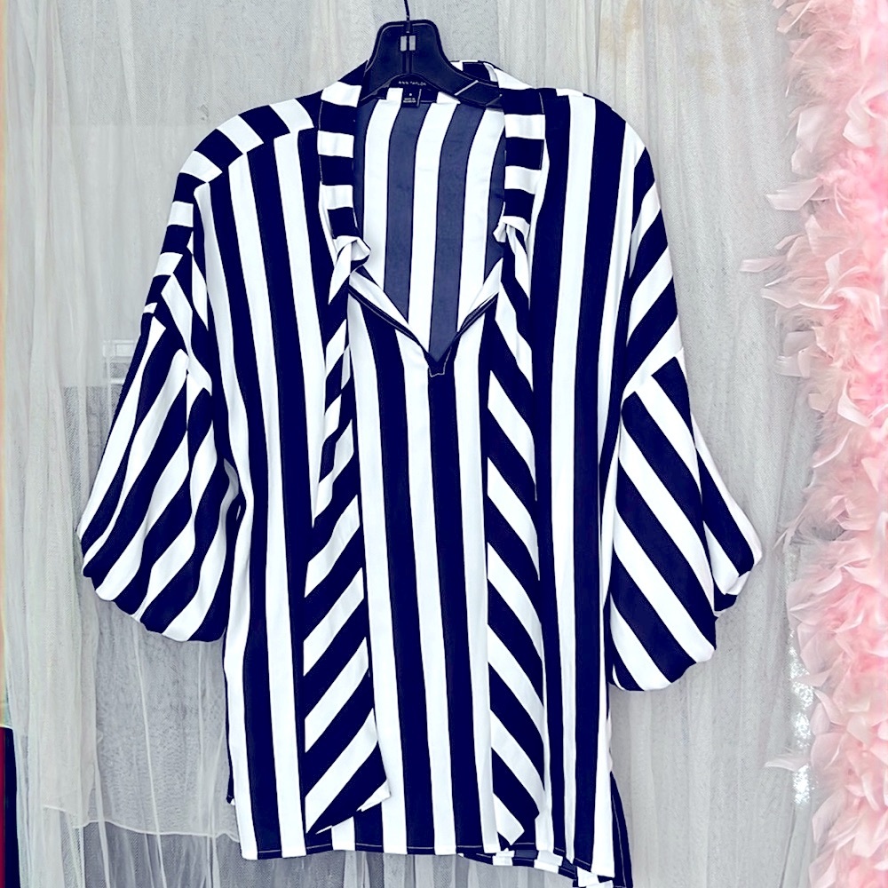 ⭐️ Ann Taylor Blue & white blouse neck tie bow detail puff sleeves women M
